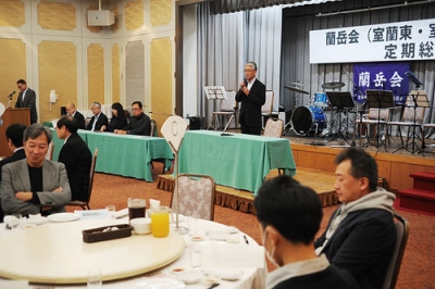 写真:あいさつする児玉会長