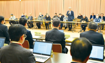 写真:地域の課題について話す村井会長代行