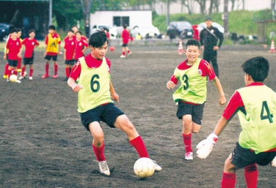 写真:練習に励むコンサ室蘭U-12の選手たち