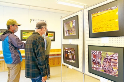 写真:会員の多様な作品が並ぶ写真展