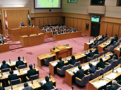 写真:アスリート盗撮を「性暴力」と位置付けた条例が可決、成立した三重県議会本会議=24日午前