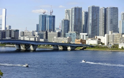 写真:晴海運河とビル群