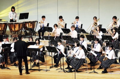 写真:息の合った演奏を披露した室蘭西中吹奏楽部の定期演奏会