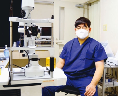 写真:11月4日に開院する登別さとう眼科の佐藤院長。白内障の手術を実施するなど、登別市民の目の健康を守る