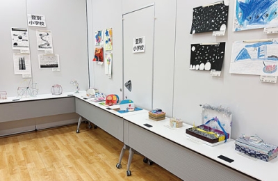 写真:力作が並ぶ登別地区展