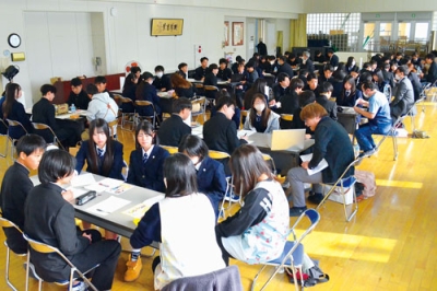 写真:1年生144人が進路選択の参考にした社会人講話