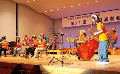 写真:軽快なサウンドで聴衆を楽しませた登別中吹奏楽部の定期演奏会