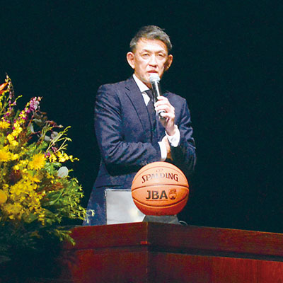 写真:講演する折茂代表取締役社長