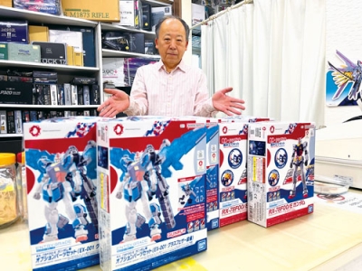 写真:「模型作りを楽しんで」と来店を呼びかける山口店主