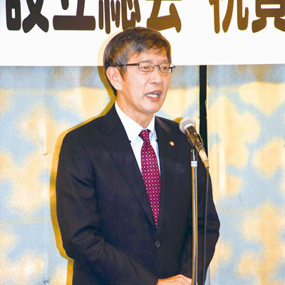 写真:室蘭地区協力雇用主会の設立総会であいさつする松永会長