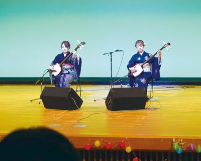 写真:多彩なステージで観客を魅了した室蘭地区連芸能まつり