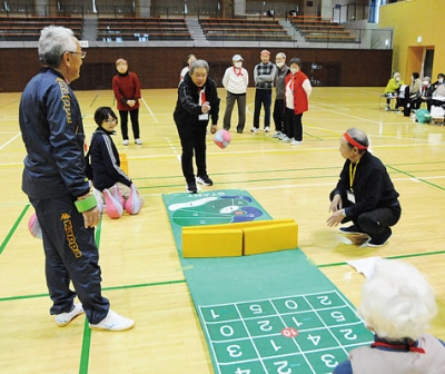 写真:ガラッキーを楽しむ参加者