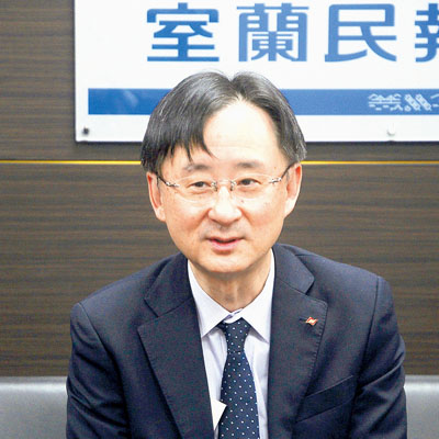 写真:電力の安定供給について語る宮下氏