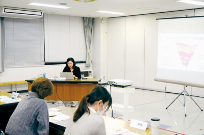 写真:「プレコンセプションケア」について理解を深める養護教諭ら