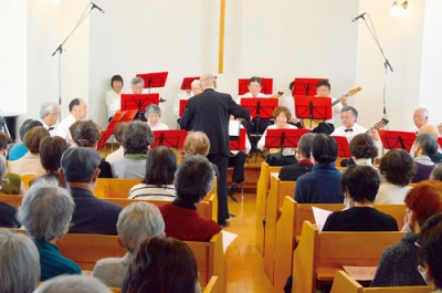 写真:来場者を魅了したマンドリンアンサンブル、ダ・カーポの演奏