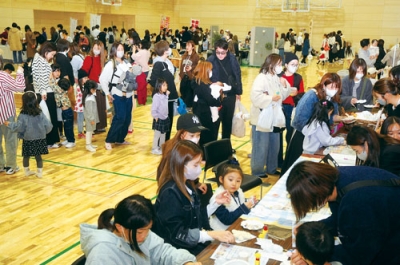 写真:多くの来場者でにぎわうイベント会場