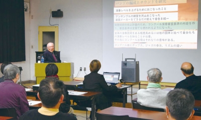 写真:室蘭の吹奏楽の歴史を語る児玉さん