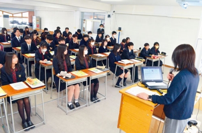 写真:生徒らがネット通販の注意点を学んだ出前講座