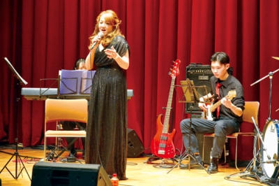 写真:美声が会場を包み込んだYUKA30周年記念コンサート