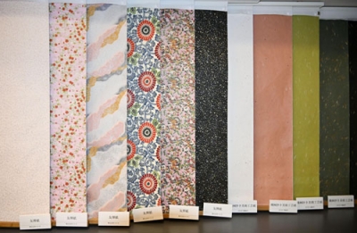 写真:色とりどりの越前和紙