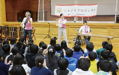 写真:和楽器に親しんだ「ふるさとプロジェクト」