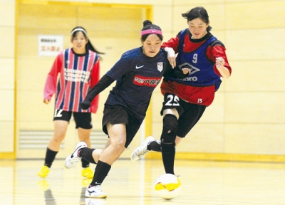 写真:選手権に向けて練習に熱が入る大谷室蘭イレブン