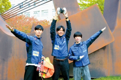 写真:国際大会で3位になったSARDカンサットプロジェクトメンバー