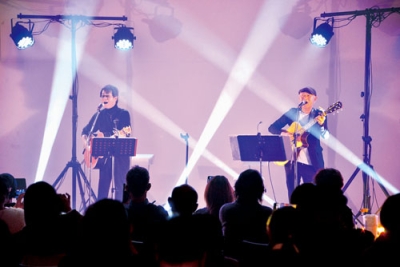 写真:アンコールで「24時間の神話」を披露するVOICE