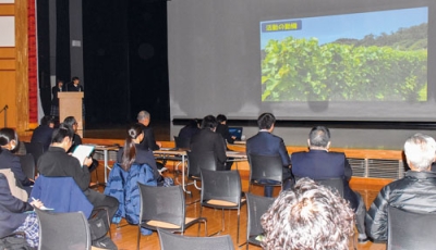 写真:5グループが成果を披露した壮瞥高農業クラブ実績発表大会