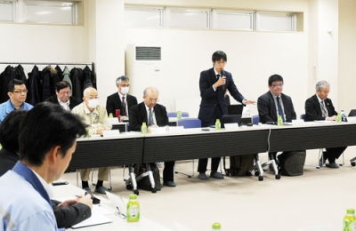 写真:資源循環構築に向けた調査の中間報告が示された連携会議