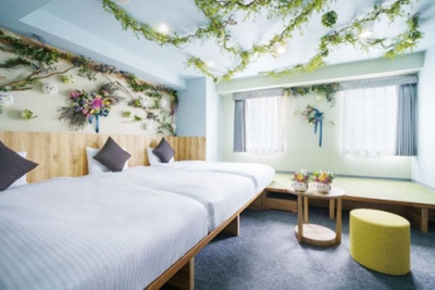 写真:北海道芸術デザイン専門学校とのコラボで誕生した特別客室「シマエナガの森」