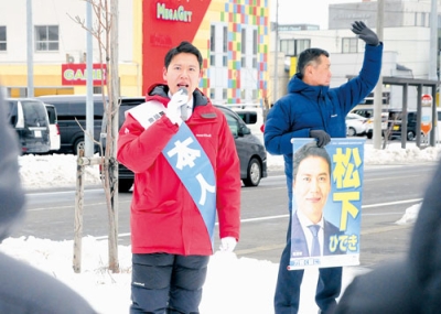 写真:地域医療支援へ「国、道、市が一体となって取り組むべき」と訴える松下氏(左)