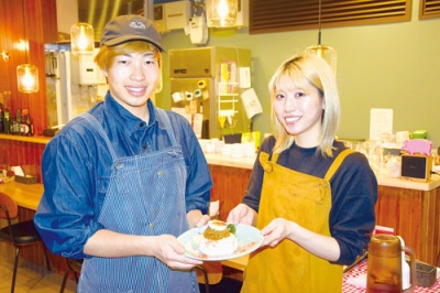 写真:ランチのお薦めのメニューをPRする大北さん(左)と川端さん