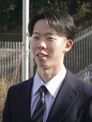 写真:選手寮に入り、取材に応じる日本ハム・大川=千葉県鎌ケ谷市