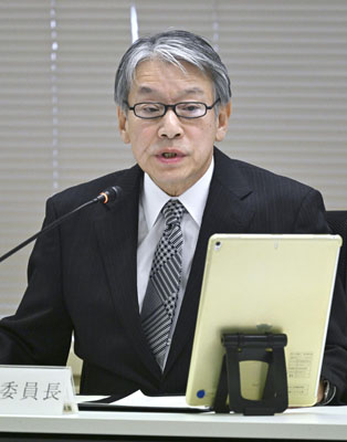 写真:中部電力が浜岡原発3、4号機の再稼働審査で「基準地震動」を意図的に過小評価した疑いがある問題を巡る原子力規制委の会合で発言する山中伸介委員長=7日午前、東京都港区