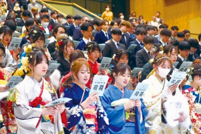 写真:地域ごとに工夫が凝らされた二十歳を祝う会=伊達市の昨年の様子