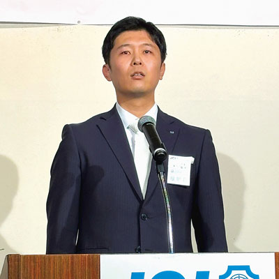 写真:時代に即した組織改革への決意を示す浅水理事長