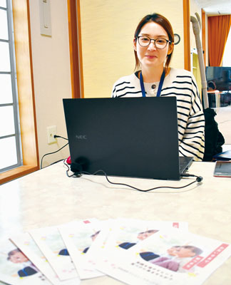 写真:子育て支援の充実に向け、会員の仲介役を担う吉田さん