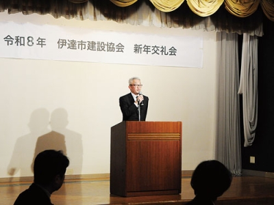 写真:あいさつする笹山会長