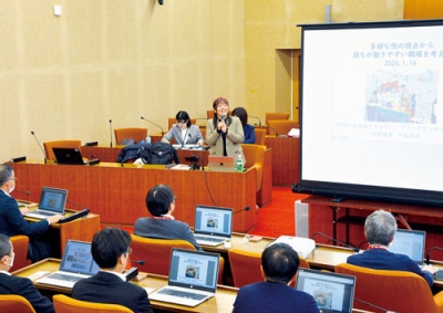 写真:当事者の視点から誰もが働きやすい職場について伝える中谷さん