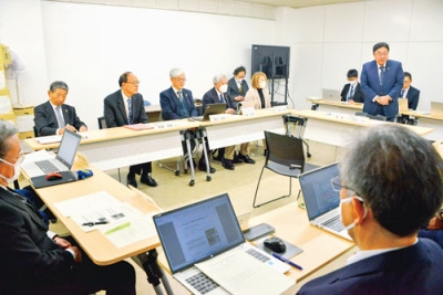 写真:飲酒運転撲滅へ協力を呼びかける小笠原市長