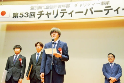 写真:起業に向けた決意を披露する森さん