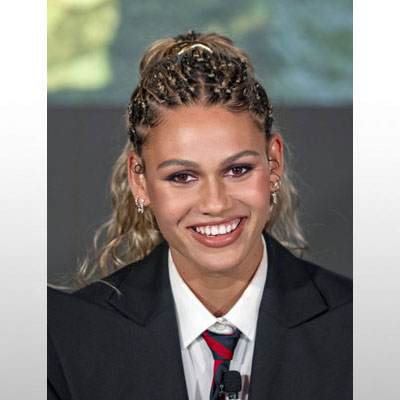 写真:記者会見するサッカー米女子プロリーグ、スピリットのロッドマン=ロサンゼルス(ゲッティ=共同)