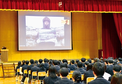 写真:南極から画面越しに「多様性」を発信する宮川教諭