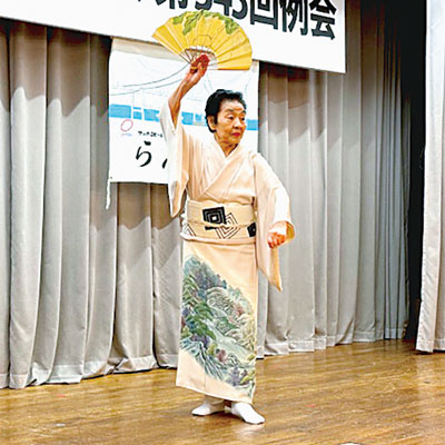 写真:舞踊が披露されたサッポロビールらん蘭会の新春の集い例会