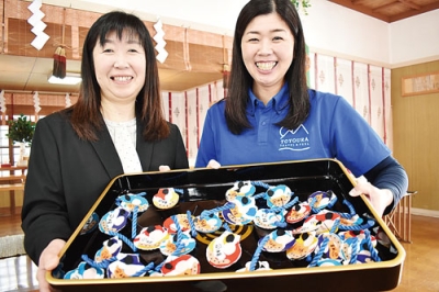 写真:豊浦中3年生の合格を願って手作りされたホタテ貝のお守り