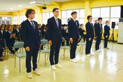 写真:歓迎式に臨んだ留学生たち