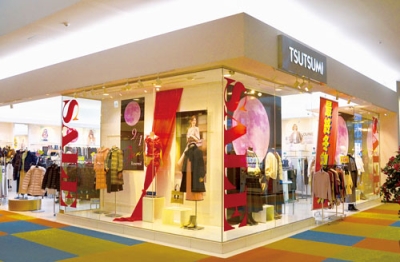 写真:「総合展」を開催しているレディスファッションつつみMORUE店