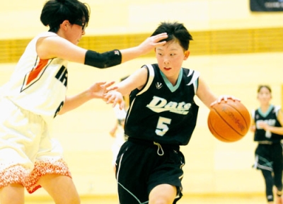 写真:攻守で熱戦が繰り広げられた会長杯