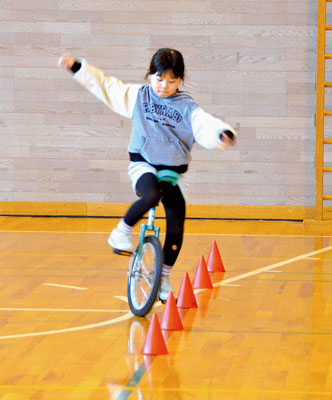 写真:日ごろの成果を見せた一輪車発表会